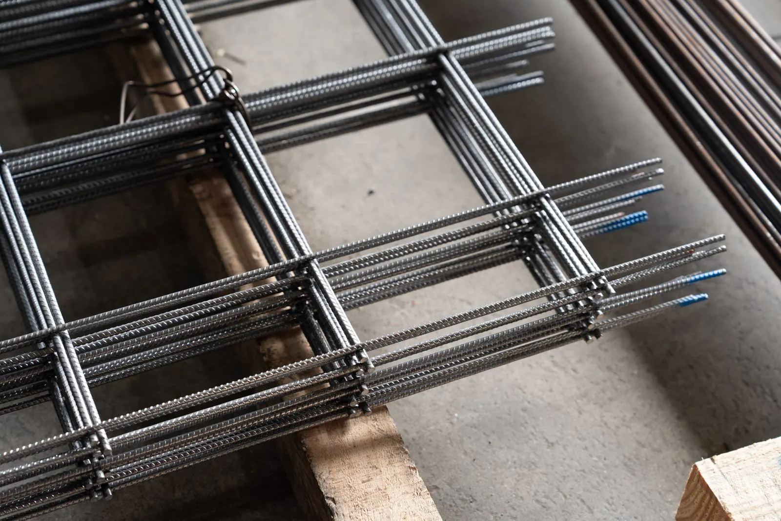 Ribbed square reinforcing mesh
